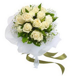  Çorum İnternetten çiçek siparişi  11 adet benbeyaz güllerden buket