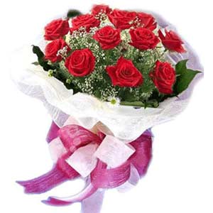  Çorum ucuz çiçek gönder  11 adet kırmızı güllerden buket modeli