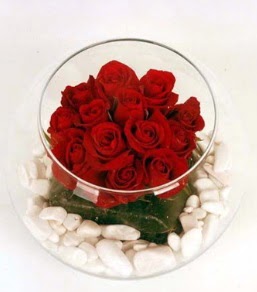 Cam fanusta 11 adet kırmızı gül  Çorum çiçek satışı 
