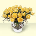  Çorum çiçek , çiçekçi , çiçekçilik  11 adet sari gül cam yada mika vazo içinde