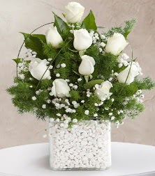 9 beyaz gül vazosu  Çorum ucuz çiçek gönder 