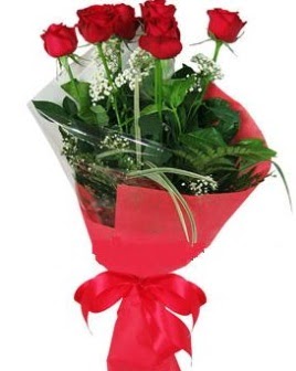5 adet kırmızı gülden buket  Çorum yurtiçi ve yurtdışı çiçek siparişi 